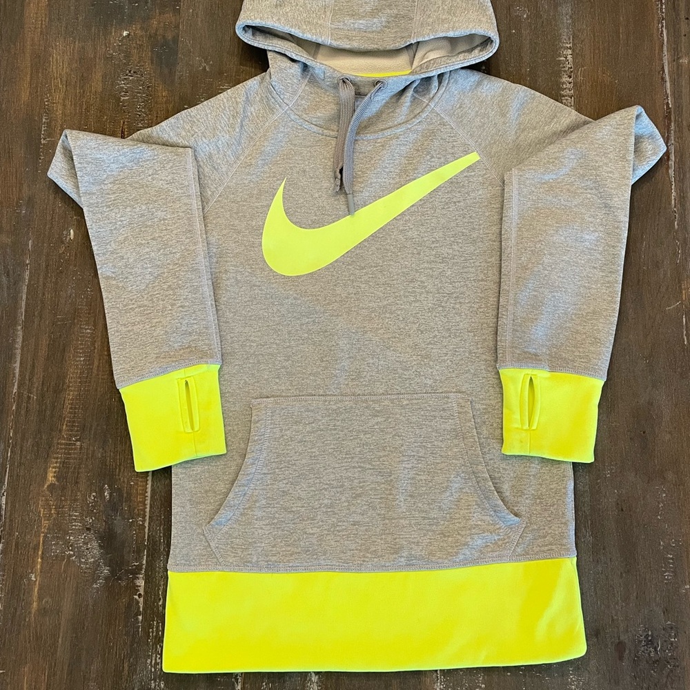 Nike Women’s XS Therma-Fit hoodie